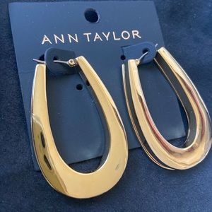 New with tag Ann Taylor Horseshoe gold earrings